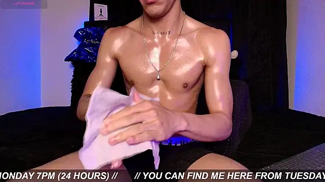 James1Leee 网络视讯表演