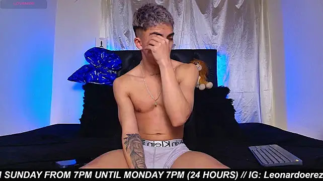 James1Leee Show in webcam