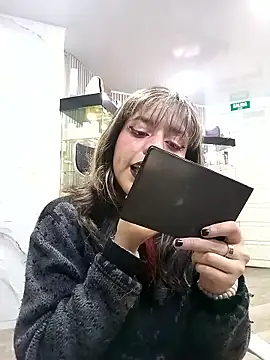 ivannabelliniのライブXXXチ ャット