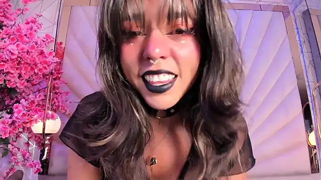 ivannabellini XXX чат на живо