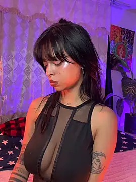 Kitty_arts Adlı Modelin Web Kamerası Şovu