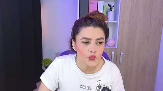 Lu_perez's Live XXX Chat