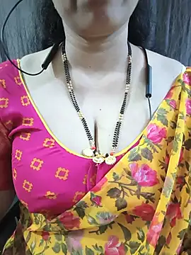 bhuvana_555's Live XXX Chat