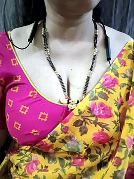bhuvana_555's Live XXX Chat