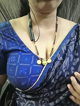 bhuvana_555's Live XXX Chat