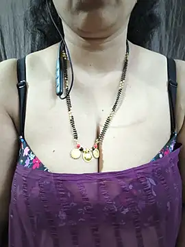 Chat XXX en directo de bhuvana_555