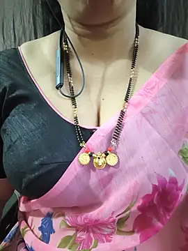 bhuvana_555's Live XXX Chat