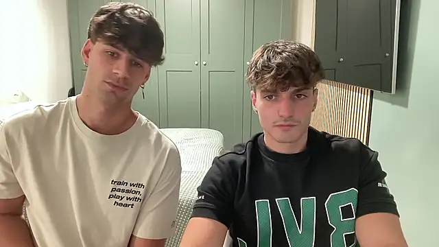 italianboy092 Pertunjukan Webcam