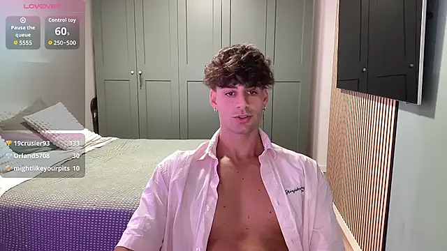 italianboy092 网络视讯表演