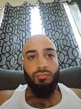 Bustinnuts69's Webcam Show