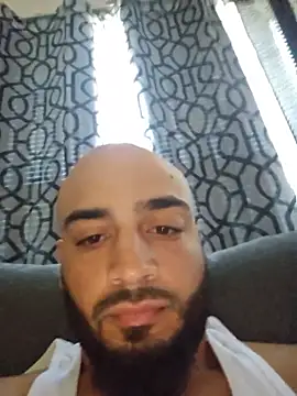 Bustinnuts69's Webcam Show