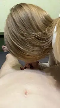 kantie02: διαδικτυακό σόου στην κάμερα