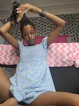 02Boitybaby: διαδικτυακό σόου στην κάμερα