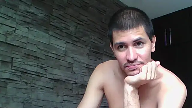 Chatroom XXX en direct de Sexylatin64