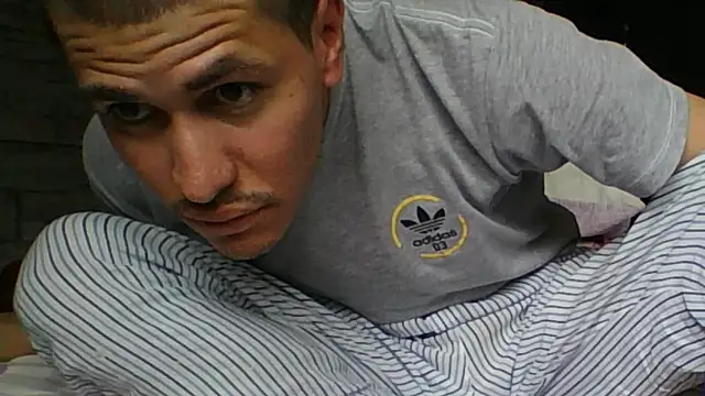 Chat +18 de Sexylatin64 ao vivo