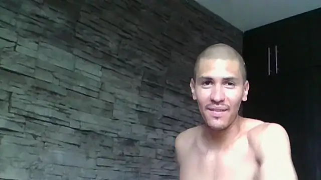 Sexylatin64のライブXXXチ ャット