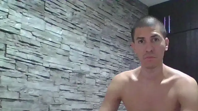 Pertunjukan Kamera Web Sexylatin64