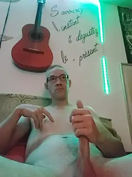 הופעת וובקאם של cjrrvjmooorewSghEtyGjky