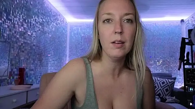 lucyallen4201's Webcam Show