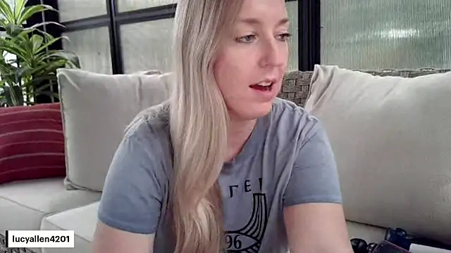 lucyallen4201's Webcam Show