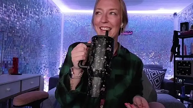 lucyallen4201 webkamerás műsora