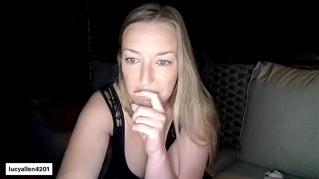 lucyallen4201's Webcam Show