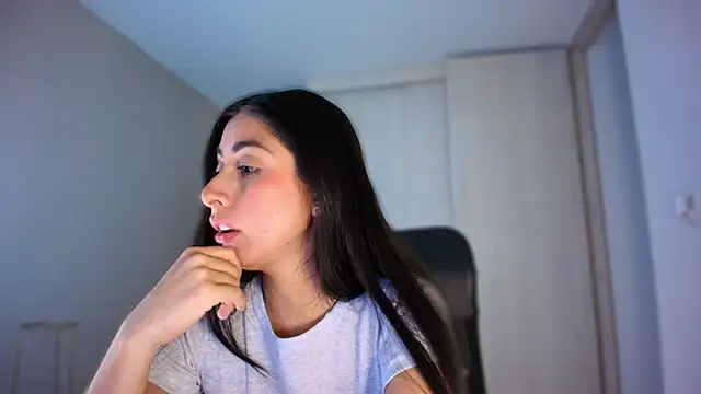 auroracaruso11 Show in webcam