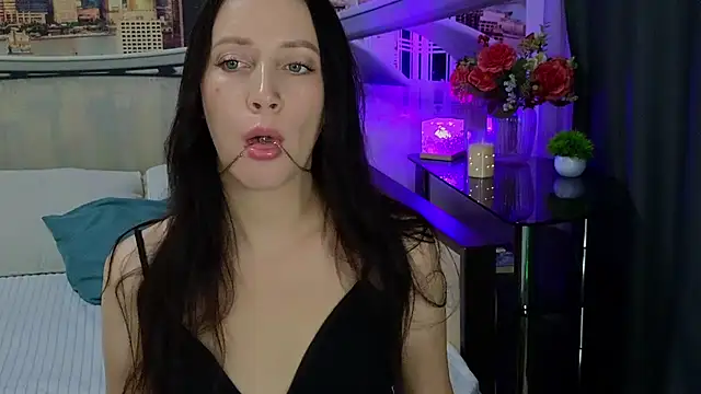 Show modela MonicaSweetx na web-kameri