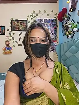 Pokazy przed kamerką – naughty_girla