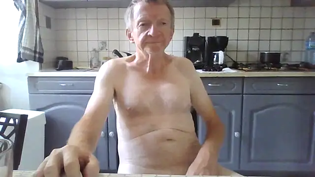 Pokazy przed kamerką – naturiste974