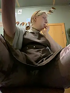 cinnabon_ webcam show