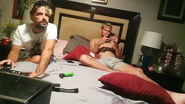 SirCharlesXXX: διαδικτυακό σόου στην κάμερα
