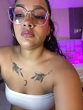 EMILYY_FOXY's Live XXX Chat