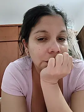 دردشة Carliina_Soussa الجنسية المباشرة