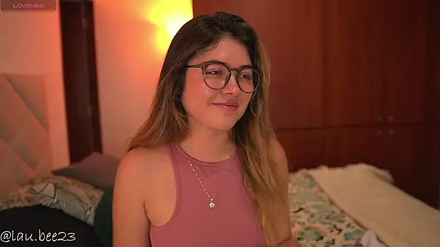Chat +18 de Lau_Bee ao vivo