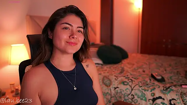 Lau_Bee লাইভ XXX চ্যাট