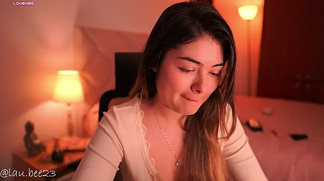 Chat +18 de Lau_Bee ao vivo