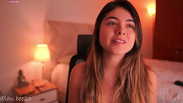 Lau_Bee Chat XXX in diretta