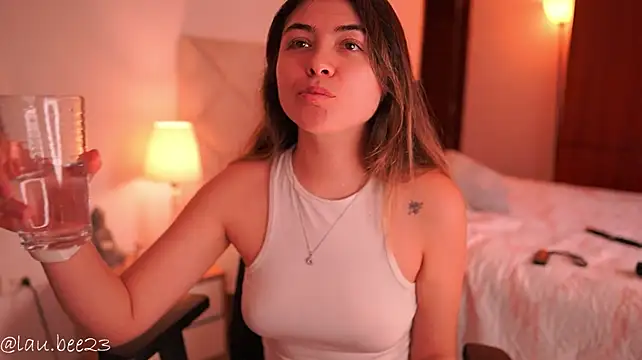 Lau_Bee's Webcam Show