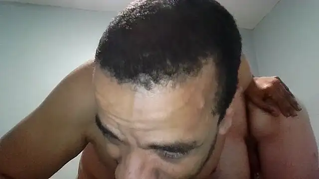 Pertunjukan Kamera Web Tjskigh