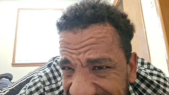 הופעת וובקאם של TJ_Freaky_Skigh