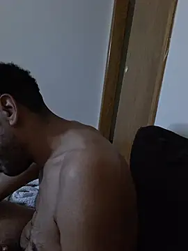 TJ_Freaky_Skigh: διαδικτυακό σόου στην κάμερα