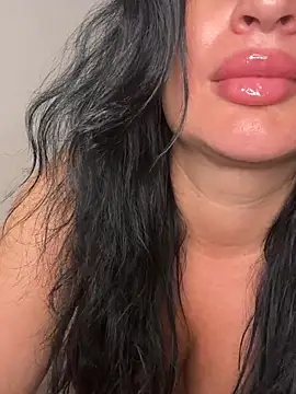 Tina8088 Adlı Modelin Canlı XXX Sohbeti