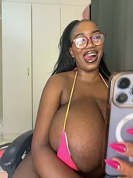 BootyAndButterflies8 Show in webcam