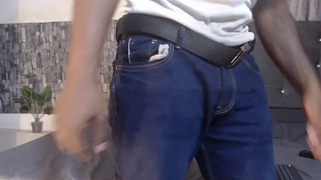 IsiahMaxwell Show Webcam