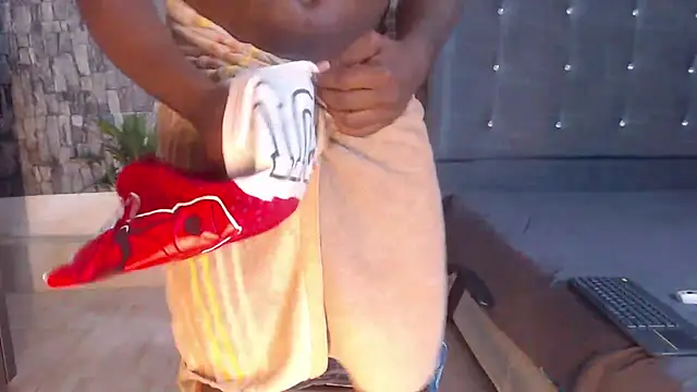 IsiahMaxwell Show Webcam
