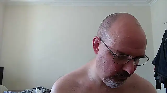 ThatUKguy79 Show in webcam