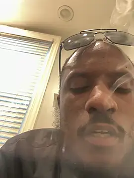 bigzaddycoco Show in webcam