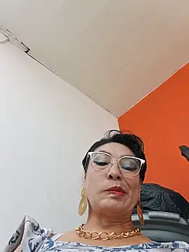 katysquirtdirty's Live XXX Chat