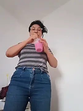צ'אט XXX בשידור חי של katysquirtdirty